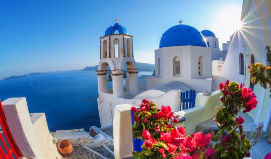 Септемврийски празници на о. Санторини със самолет от София – 3 нощувки